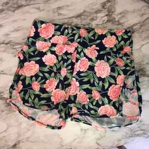 Shorts with cross cross cut out on sides